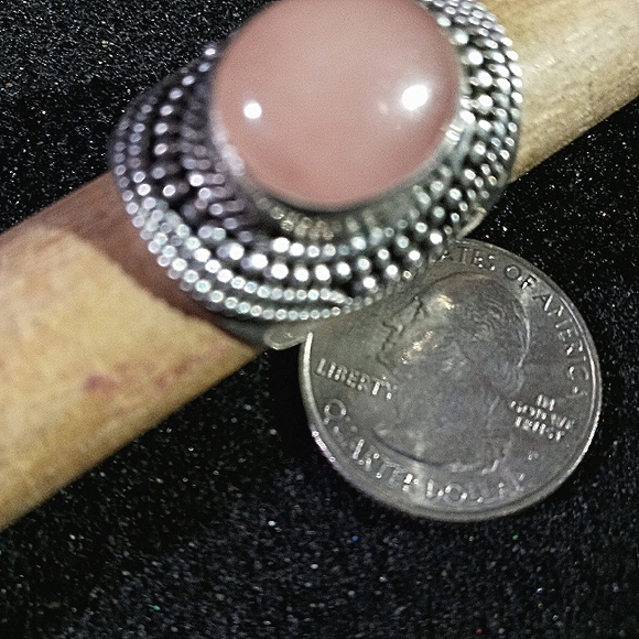 Pink Chalcedony Cabochon & Sterling Silver Ring - Picture 4 of 4